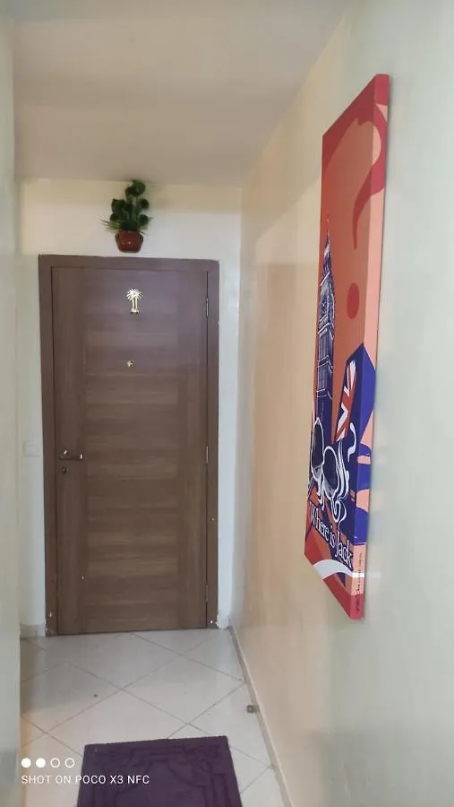Superbe appartement au rez-de-chaussée avec clim mobile,parking et wifi gratuit Casa Blanca