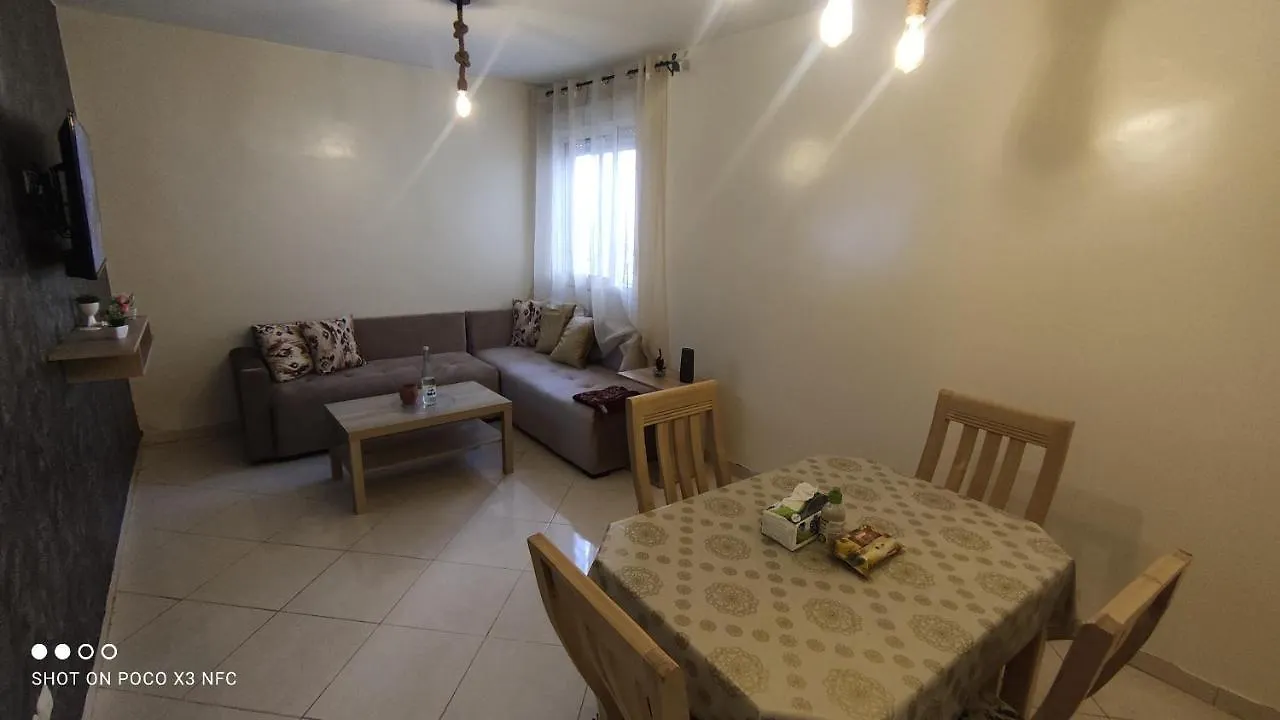 Superbe appartement au rez-de-chaussée avec clim mobile,parking et wifi gratuit Casa Blanca Apartamento