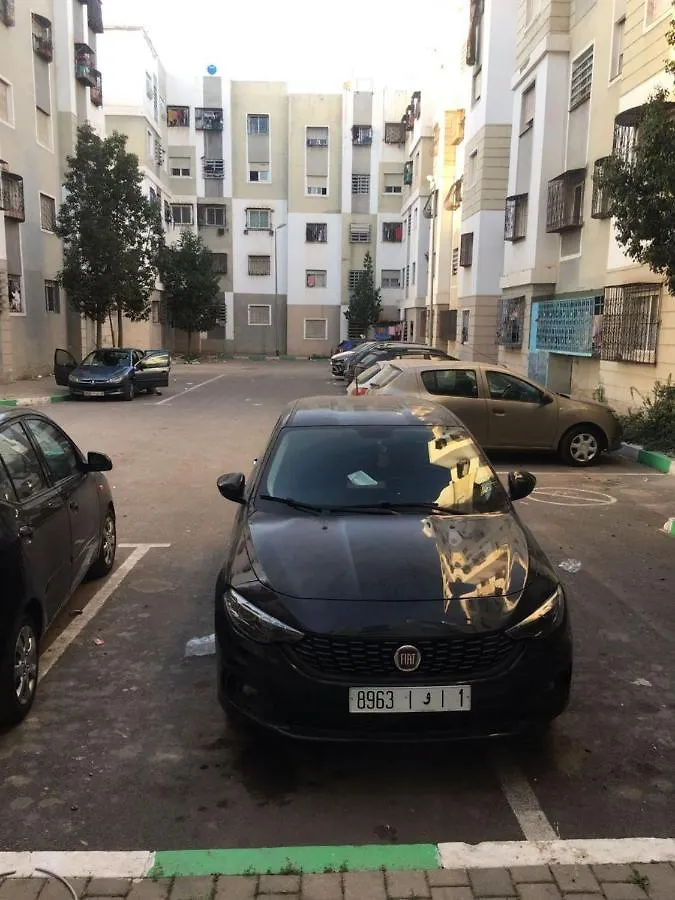 Superbe appartement au rez-de-chaussée avec clim mobile,parking et wifi gratuit Casa Blanca