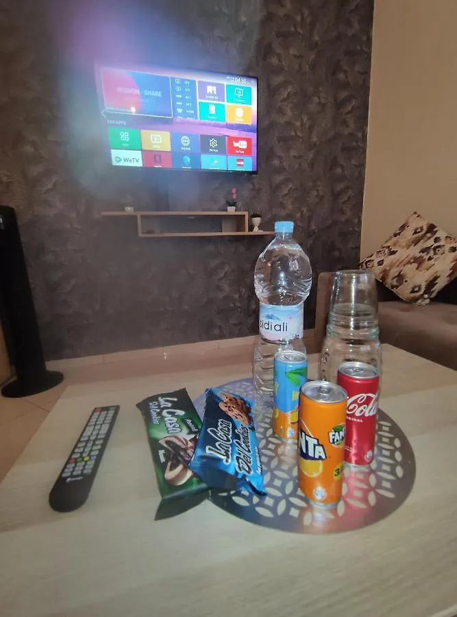 Superbe appartement au rez-de-chaussée avec clim mobile,parking et wifi gratuit Casa Blanca Apartamento