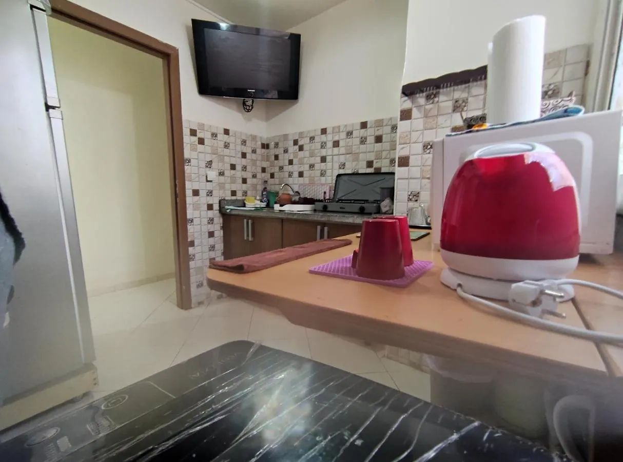 Superbe appartement au rez-de-chaussée avec clim mobile,parking et wifi gratuit Casa Blanca