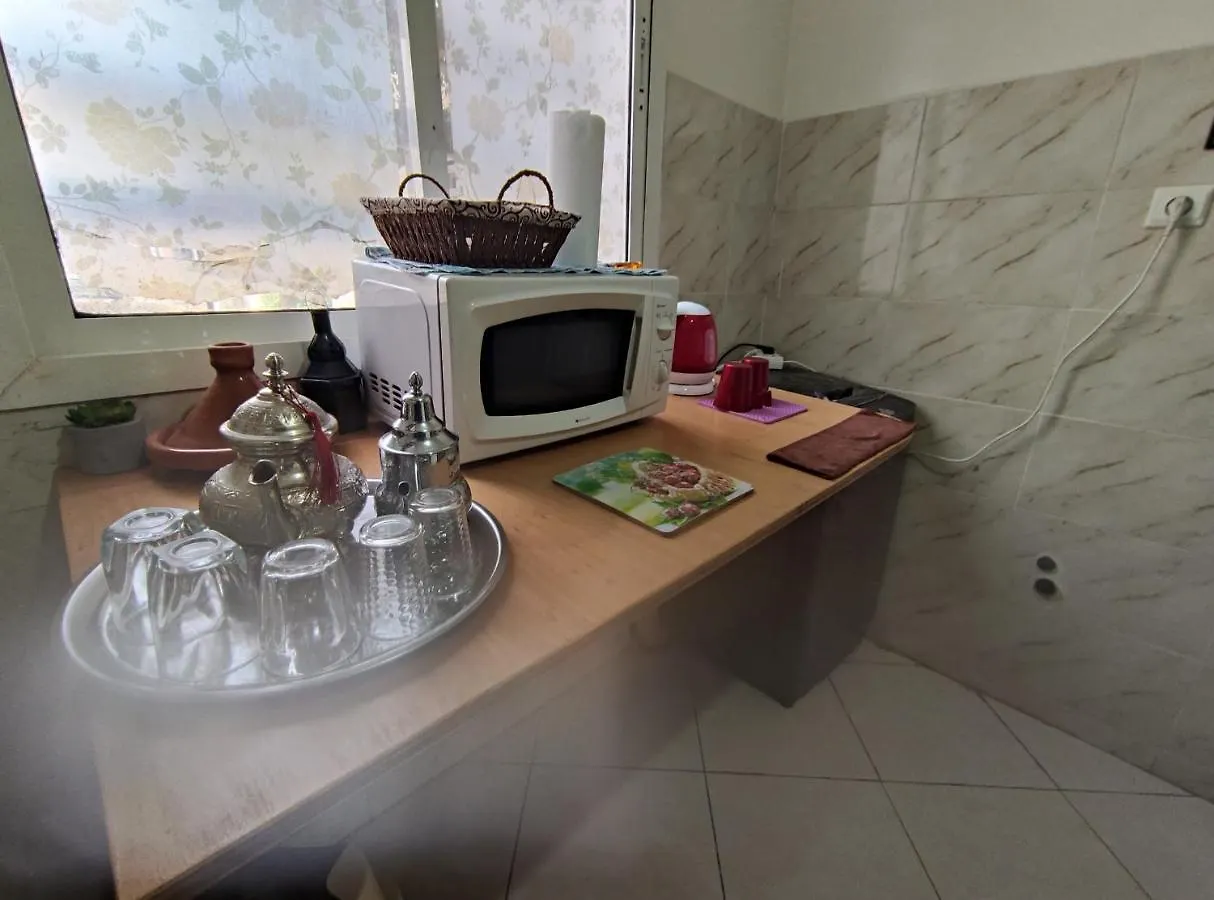 Superbe appartement au rez-de-chaussée avec clim mobile,parking et wifi gratuit Casa Blanca 0*,