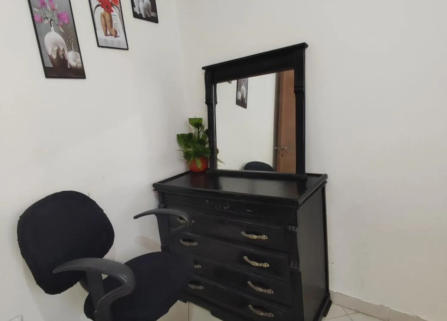 Superbe appartement au rez-de-chaussée avec clim mobile,parking et wifi gratuit Casa Blanca