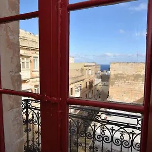 https://vallettastay-lucky-star-studio-202.qawrahotelsmalta.org